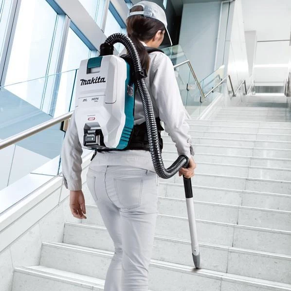 Makita VC008GZ Rechargeable Backpack Cleaner Body Only 40Vmax Beautiful Item - Image 2 of 4