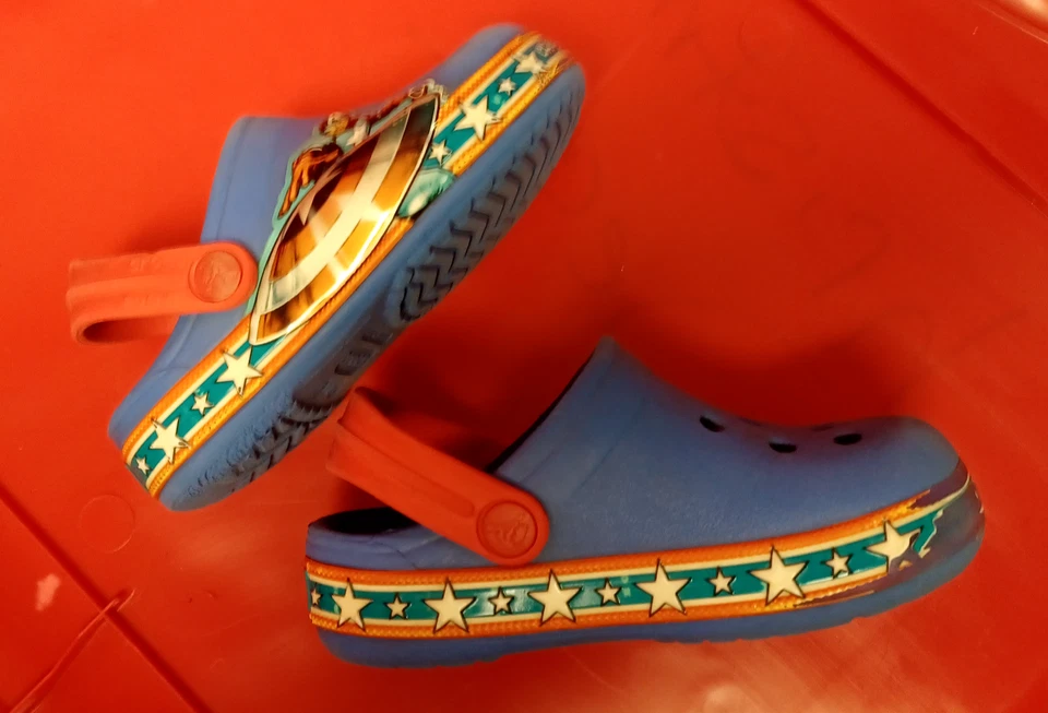 Capitán América CROCS Niño Talla 6/7 Marvel Avengers Foto 3 de 4