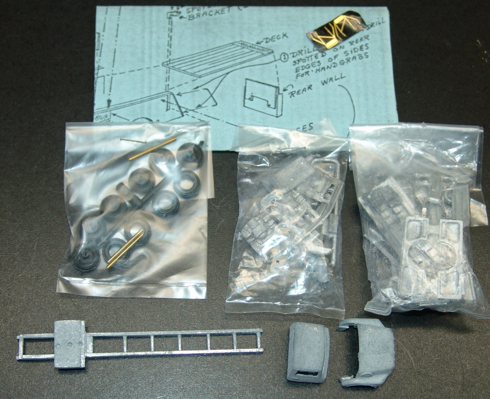 HO LEE TOWN CAST METAL FORD LS PUMPER FIRE TRUCK 432-7025 (L57)