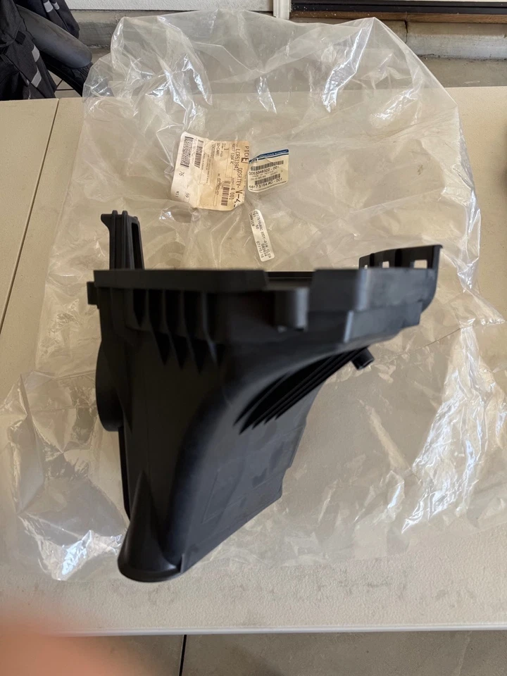 2015-2023 OEM MOPAR Dodge Challenger SRT392, caixa de entrada de ar e tubo - Imagem 3 de 4