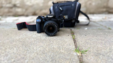 Canon EOS 1000D DSLR 10,1MP mit EF-S 18-55mm f/3,5-5,6 II schwarz