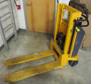 Southworth Products Pallet Stacker Lift Model No: 4429396