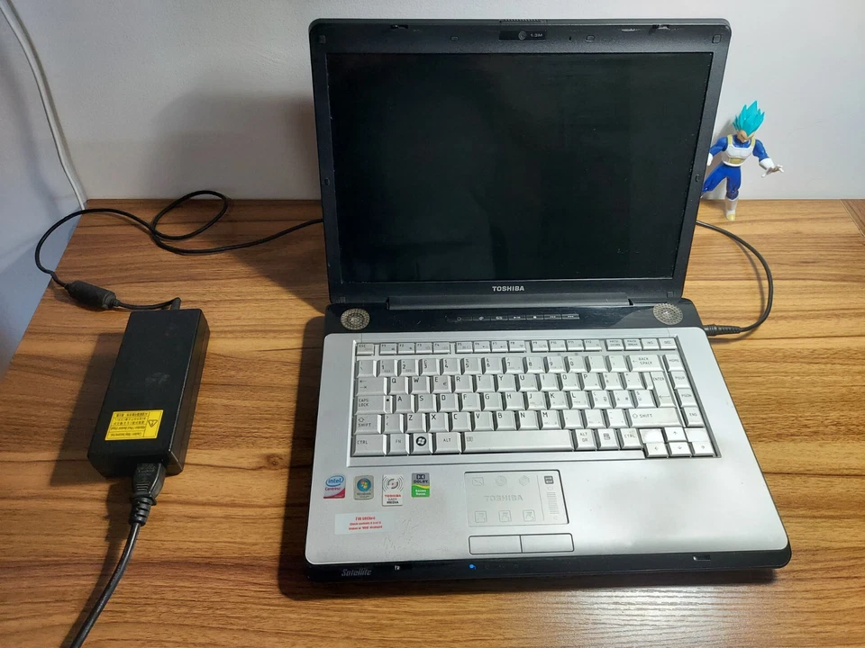 Pc Portatile Toshiba SatelliteA200-24E perfettamente FUNZIONANTE ! - Immagine 2 di 4