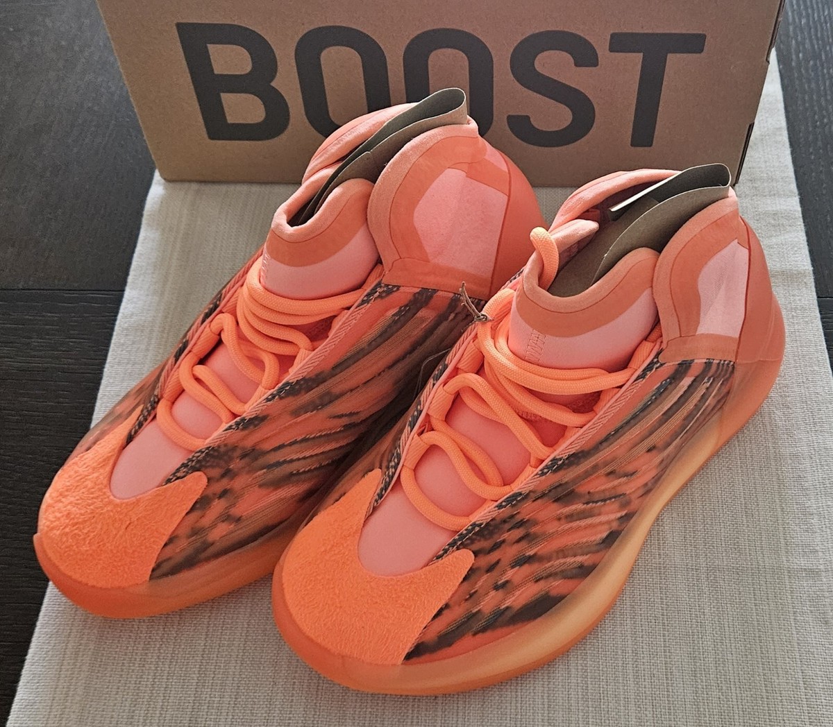 adidas yeezy qntm orange
