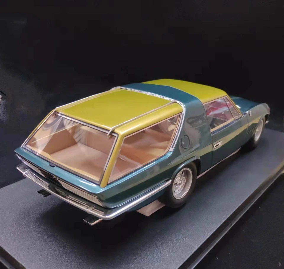 Matrix 1/18 model Ferrari 330GT Shooting Brake Vignale 1968 - Image 2 of 4