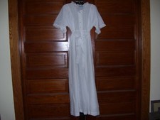 Vintage NOS Lang Of Salzburg GANTOS White Eyelet Nightgown Pearl Buttons