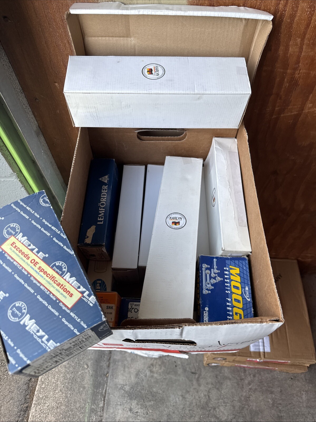 Lot of Brand New OEM Mercedes Euro NOS Car Parts Suspension Hard To