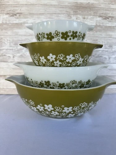 Vintage Pyrex Spring Blossom Crazy Daisy Cinderella Bowl Set 4 Green White 441-4