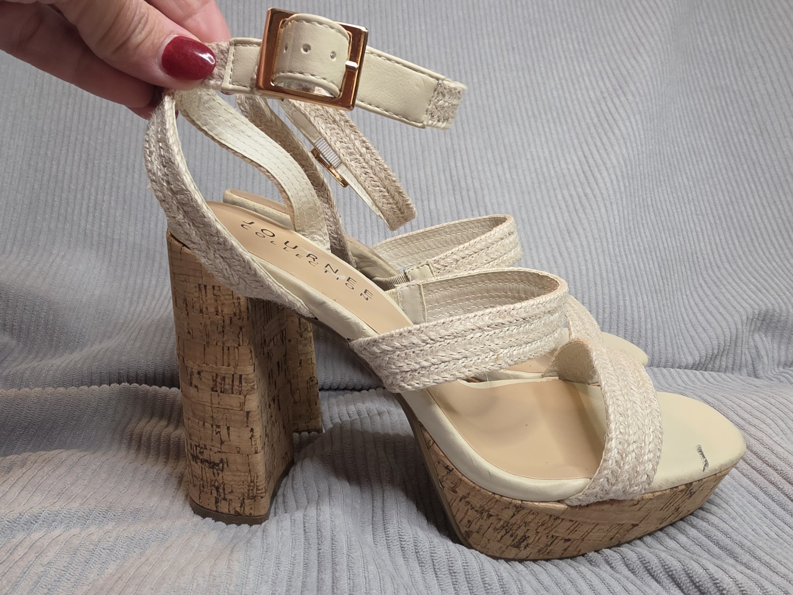 Journee Collection Womens Comfort Foam Sienne Platform Heel Sandals Size 9