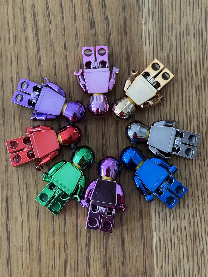 Lego Classic Space Astronaut mini figure chrome x8 - Image 2 of 2