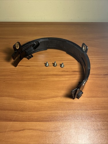 98-05 Volkswagen New Beetle Headlight Retainer Locking Mechanism Right Passenger