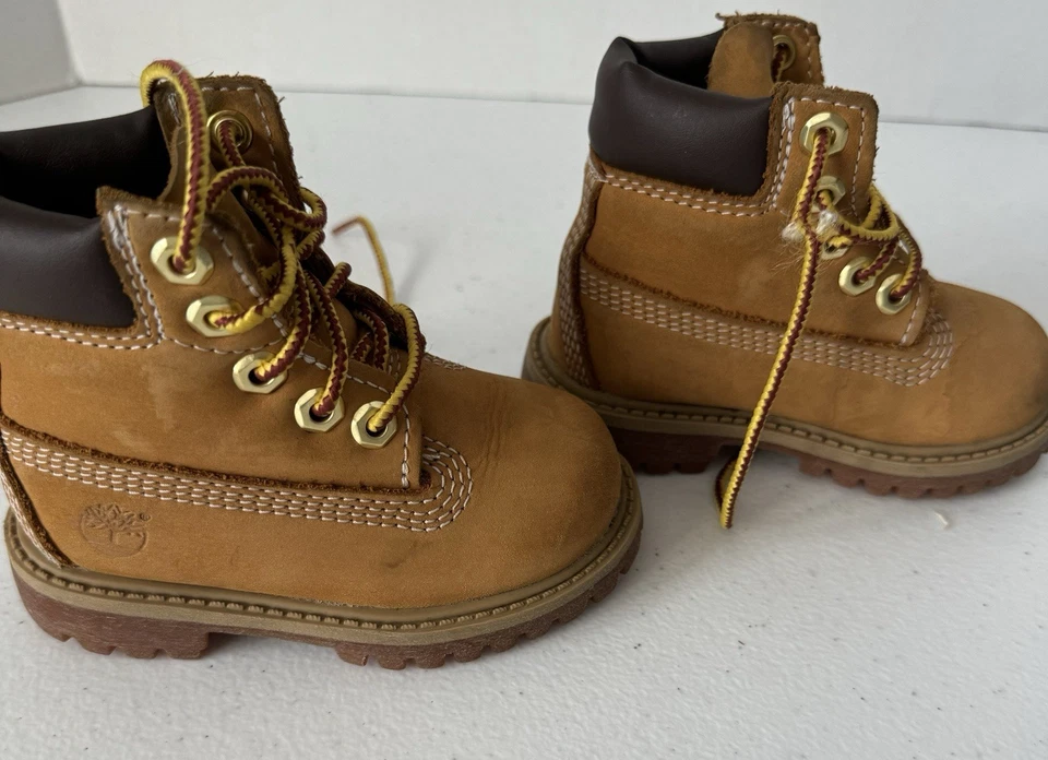 Botas infantis Timberland tamanho 5m em excelente estado usado couro marrom - Imagem 4 de 4