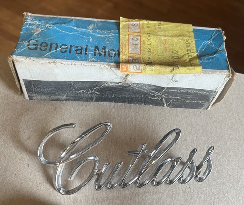 71-77 Oldsmobile Cutlass Front Fender Emblem NOS GM 231212 408954 - Picture 6 of 6