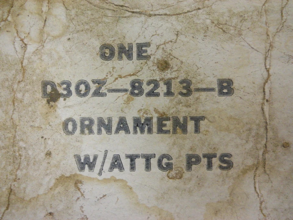 НОВЫЙ ИЗ СТАРЫХ ЗАПАСОВ 1973 FORD TORINO ГРИЛЬ ЭМБЛЕМА D3OZ-8213-B - Изображение 4 из 4