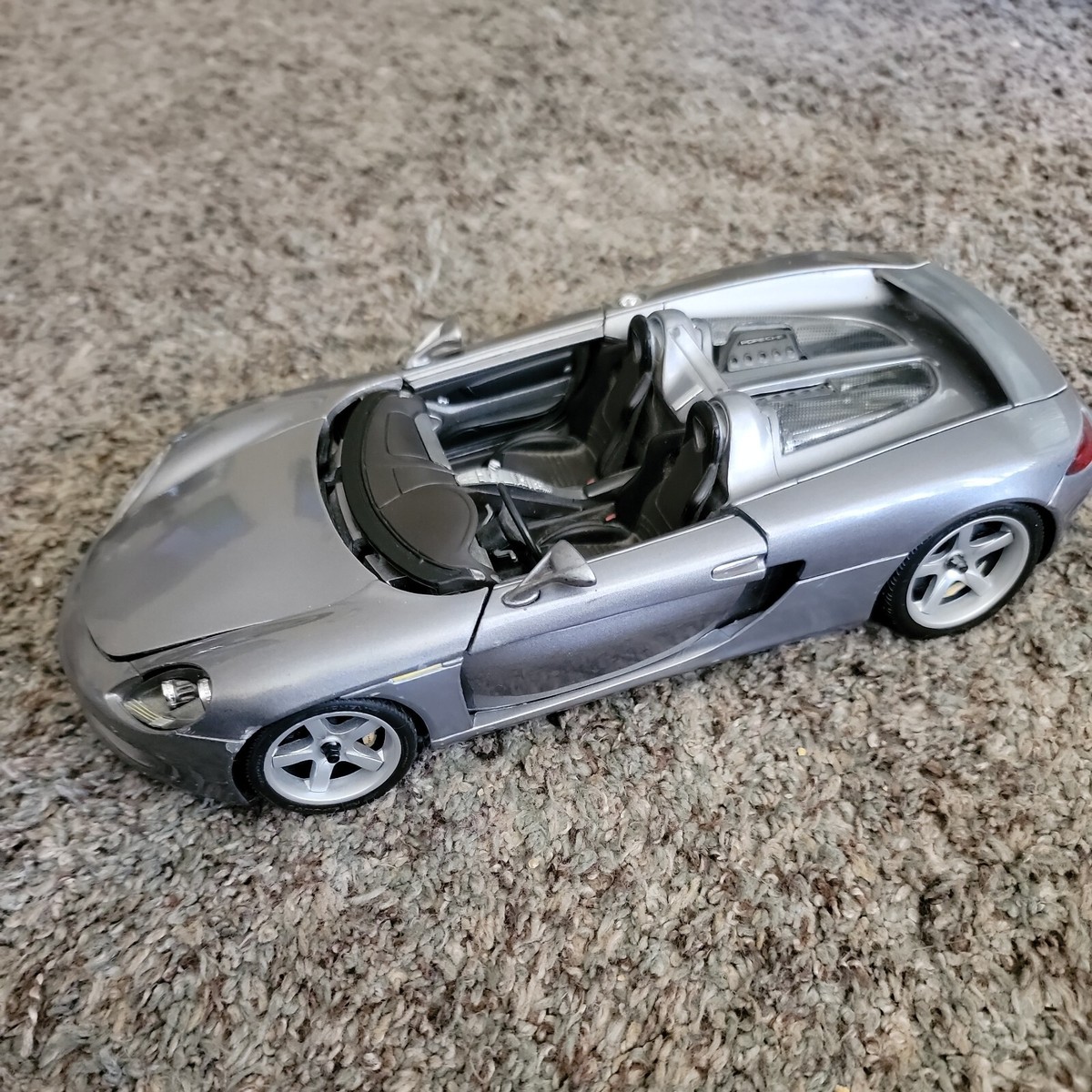 PORSCHE CARRERA GT 1:18 SCALE MAISTO OPENING HOOD, DOORS