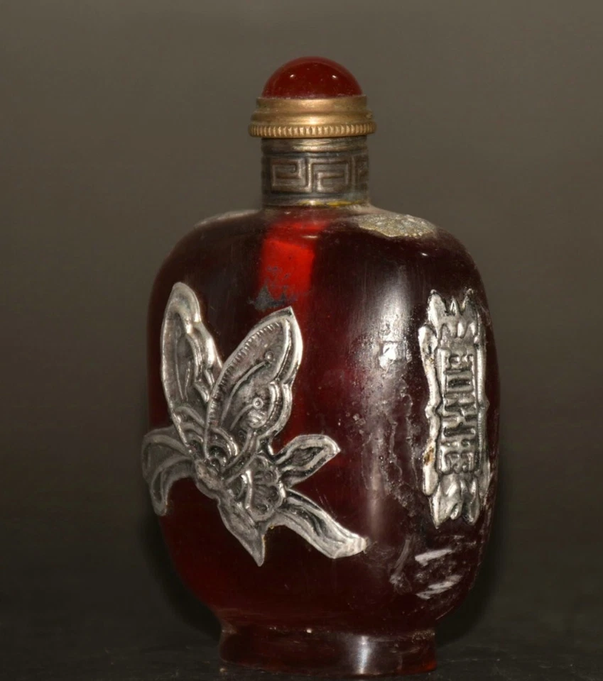 Botella de tabaco de 3,2" Qianlong con incrustación de ámbar rojo plateado patrón mariposa H136 Foto 2 de 4