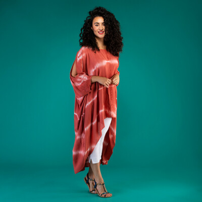 Sugar Crisp Tie Dye Long Dip Back Top in Rostrot One Size