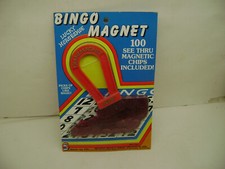 1981 100 BINGO CHIPS WITH LUCKY HORSESHOE MAGNET 515 NEW ON CARD