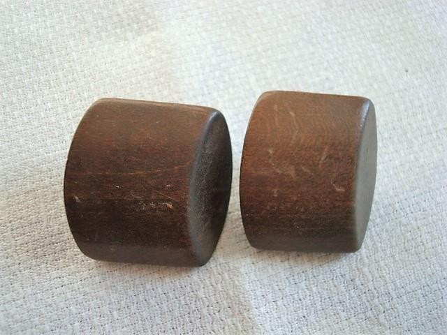 2 Vintage 3D Wood Buttons 1 x 1 1/8 In. KJ