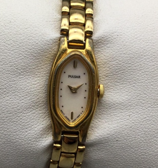 なお様1×20 2本 Pulsar Women's Gold Tone Oval MOP Dial Watch V220-6380 New Battery