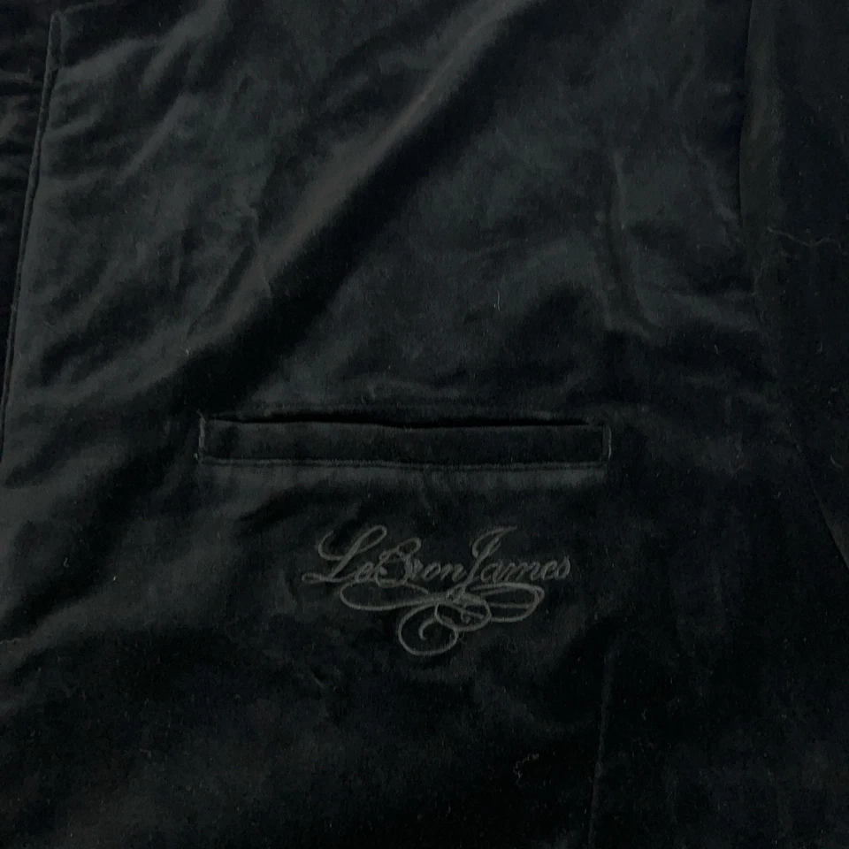 Chaqueta Nike Para Hombre 3XL Negra Bordada LeBron James Terciopelo Kings Court Terciopelo Foto 2 de 4