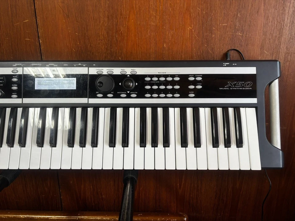 Korg X50 61-Key Synthesizer Keyboard w/ bag power supply 100-240V - Image 3 of 4