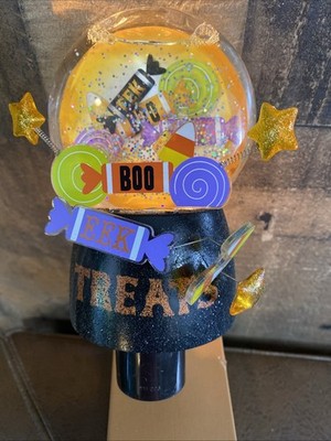 Vintage Halloween Wall Plug Night Light Snow Globe Boo Treats, Candy Corn ￼