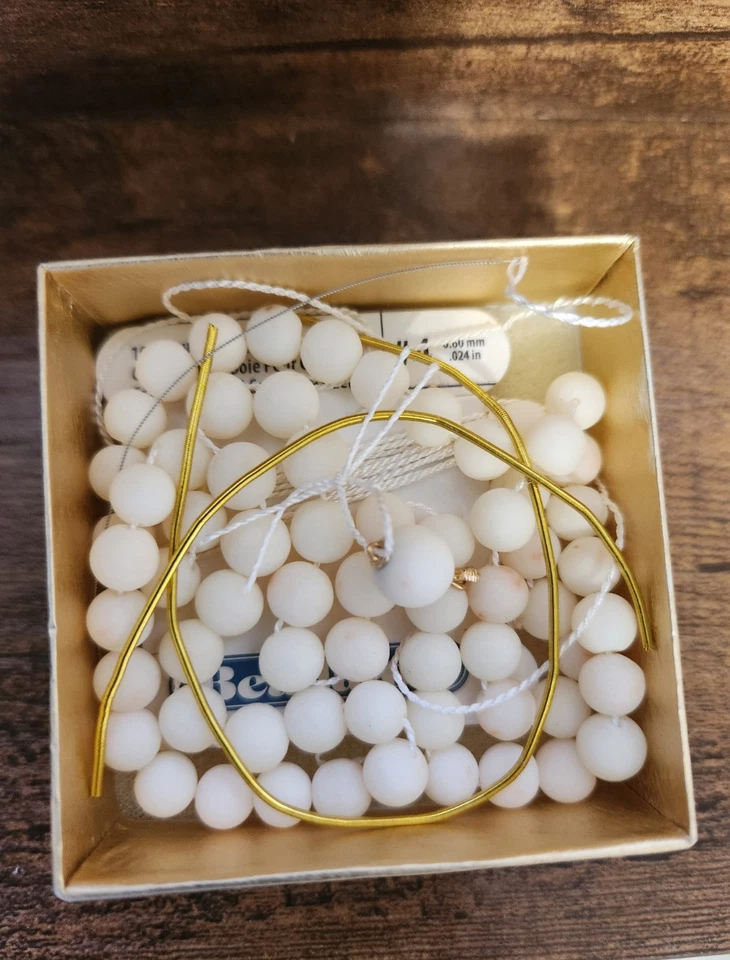 Contas de coral branco pele angular ouro amarelo 14k.  Need To Be Rethread - Imagem 4 de 4