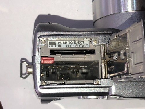 OLYMPUS CAMEDIA C-765 ULTRA ZOOM DIGITAL CAMERA 4.0 MEGAPIXELS - FOR PARTS - Picture 11 of 16