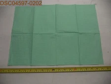 QTY = 1 Box of 500: Tidi Bibs/Towels 3 Play Tissue/Poly 13" x 18" Green 917402