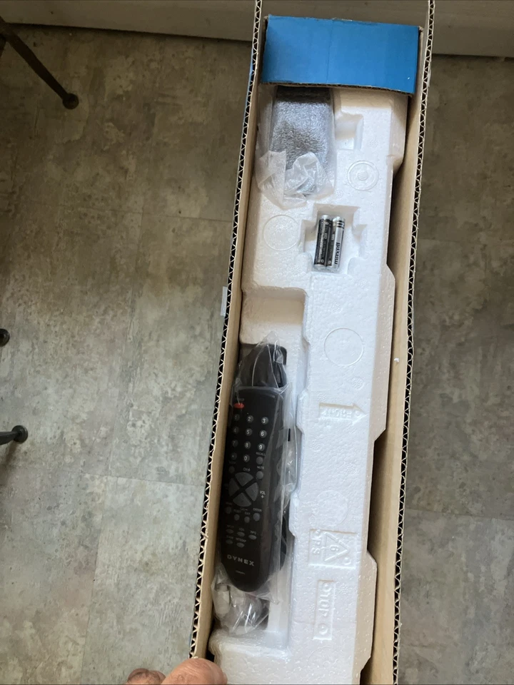 DYNEX LCD TV / TV ACL / TV  LCD 19”. 720 P - Image 4 of 4