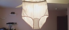 VANITY FAIR VINTAGE PANTY sz 5 WHITE - MID HEIGHT - TRIANGLE LACE ON LEGS A0-28