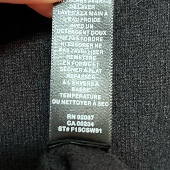 Saks Fifth Avenue “Black Label” Black Cashmere Cardigan Sweater Size Large - Image 4 of 4