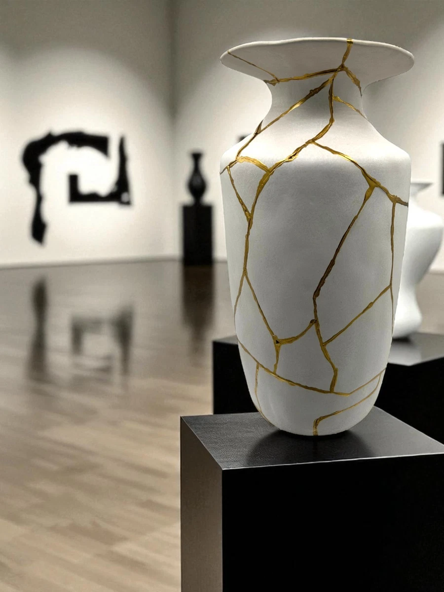 抽象デザイン 陶器製花瓶 並行輸入品】韓国青磁釉 半円 象嵌銅ペイント 蓮の花 インレイデザイン