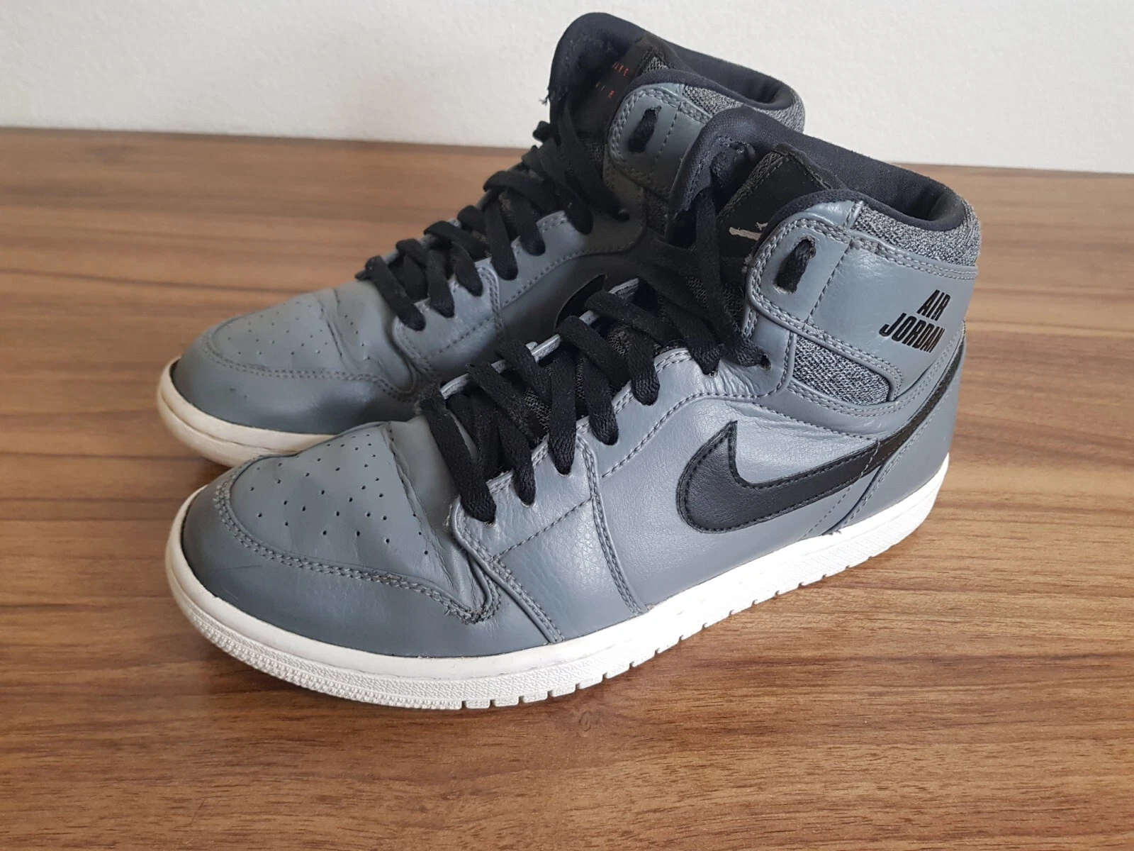 Jordan 1 Retro alto raro da uomo Air 2015 taglia 8 grigio bianco nero 332550 014