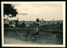 Pretty Woman on Wall 1952 in Rothenburg Tauber Fashion Dress 1950s - Photo 10x7cm