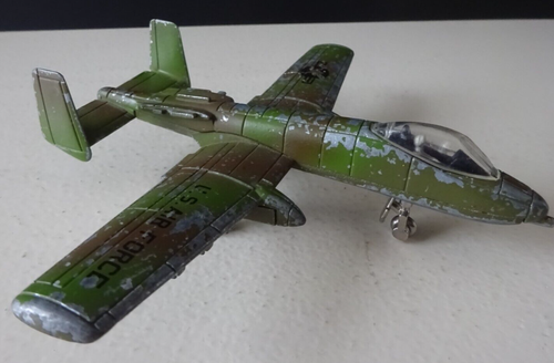 ERTL A10 FAIRCHILD THUNDERBOLT AND F19 STEALTH FIGHTER PLAYWORN RESTORATION PROJ - Picture 10 of 20