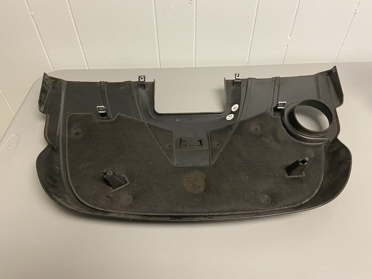 A 2006-2011 Mercedes Benz ML, R-Class Engine Cover Part 