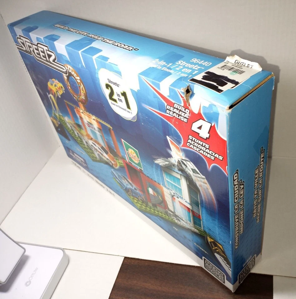 Mega Bloks Streetz 2-in-1 New Open Box Damaged Box 96440 Pizza Shop & Donut Dash - Image 4 of 4