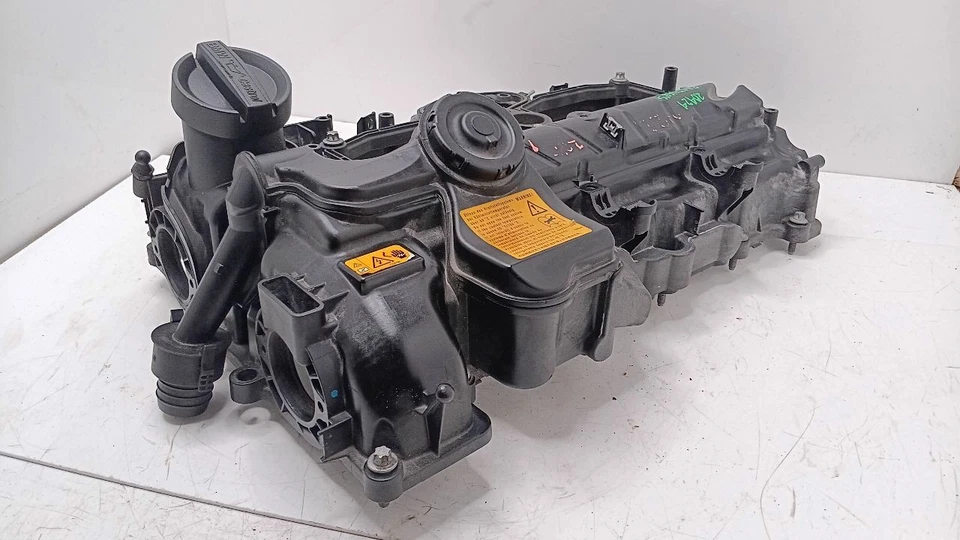 Cubierta de válvula BMW 320i N20 2014 Foto 3 de 4