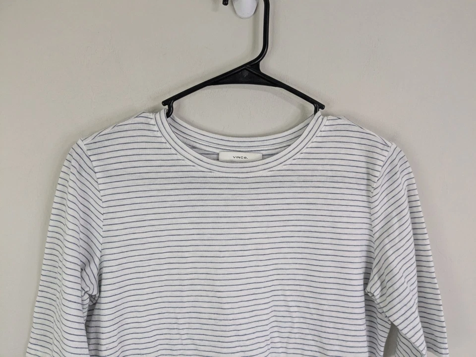 Top Vince para mujer pequeño blanco a rayas manga corta elástico informal Foto 2 de 4