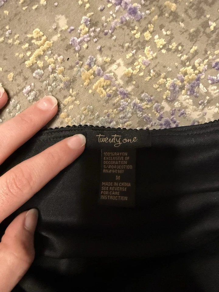 Cute Vintage Y2K Forever 21 Black Sequin Halter Going Out Top Size Medium - Image 3 of 4