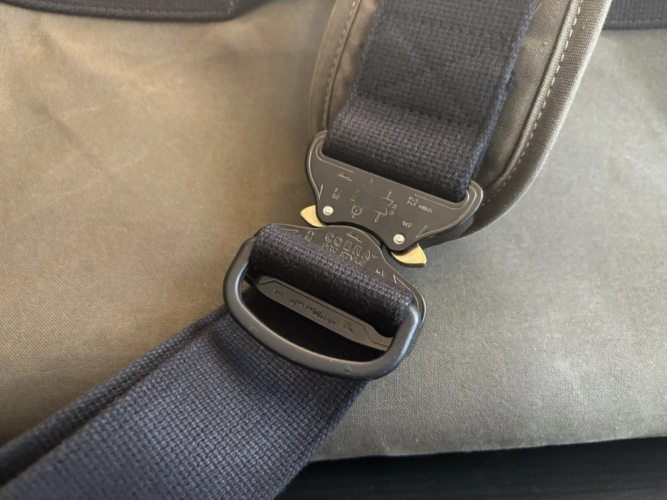 Trakke Wee Lug Wax Canvas Messenger Bag Olive, Handmade in Scotland - Image 4 of 4