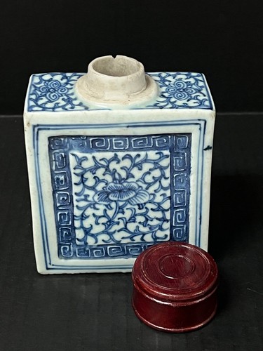 CHINESE PORCELAIN BLUE AND WHITE TEA CADDY - Picture 7 of 10