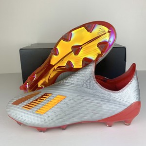 messi laceless cleats