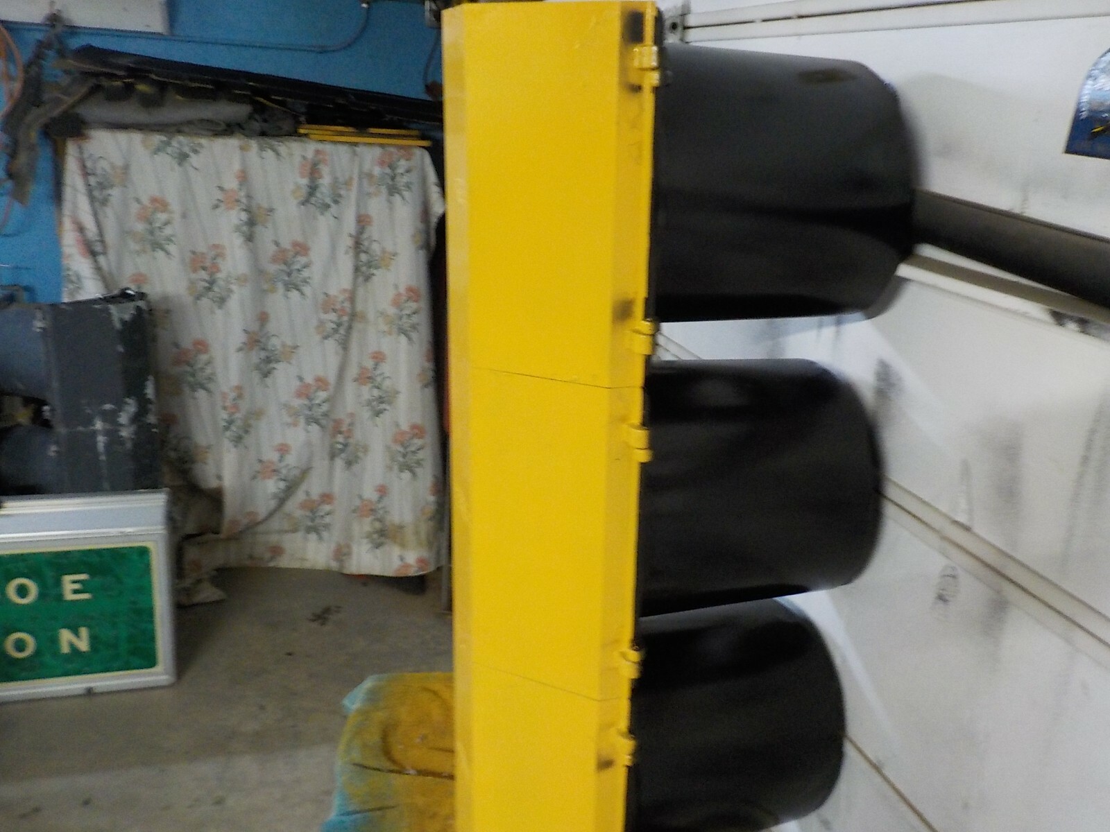 TRAFFIC SIGNAL FULL 12" STOP LIGHT WITH HOOD'S