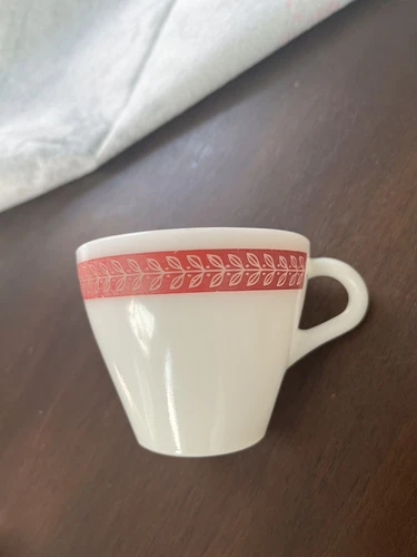 VINTAGE Pyrex 723 Coffee Mug Cup Red Laurel Leaf REVEL