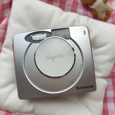 Fujifilm FinePix 30i Silver Compact Digital Camera Used Fujifilm 90 NEW