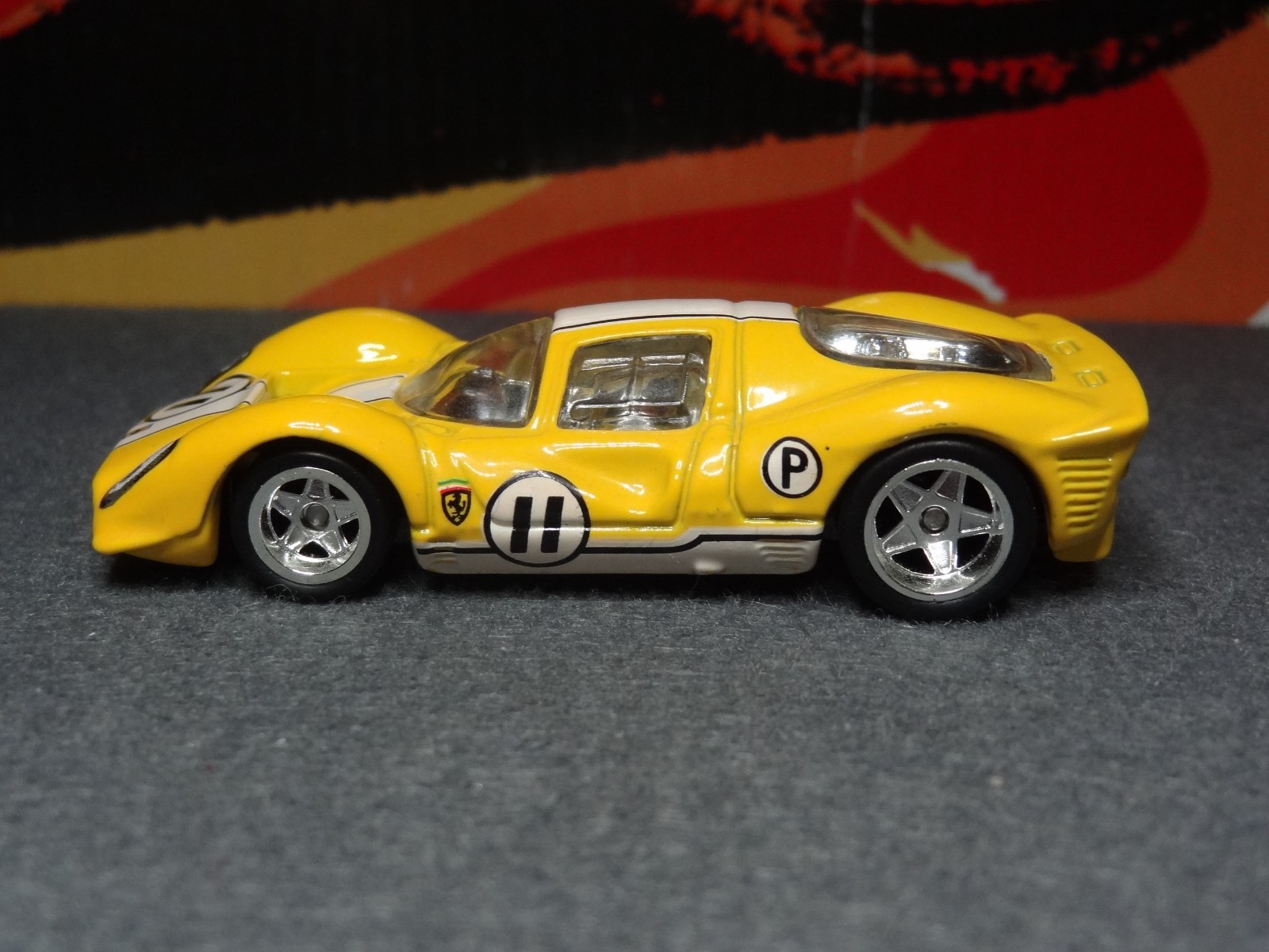 Hot Wheels Garage - FERRARI 330 P4