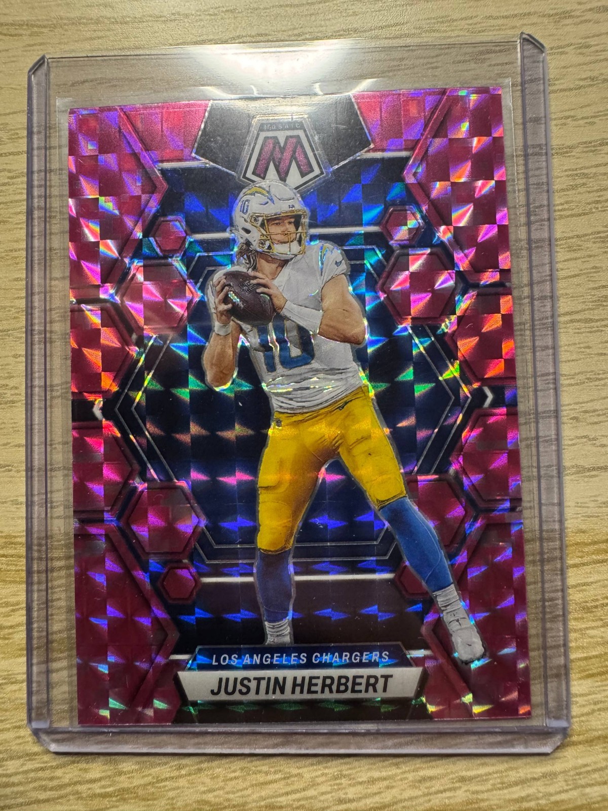 2023 Panini Mosaic - Justin Herbert #127 Camo Pink Prizm Parallel / LA Chargers